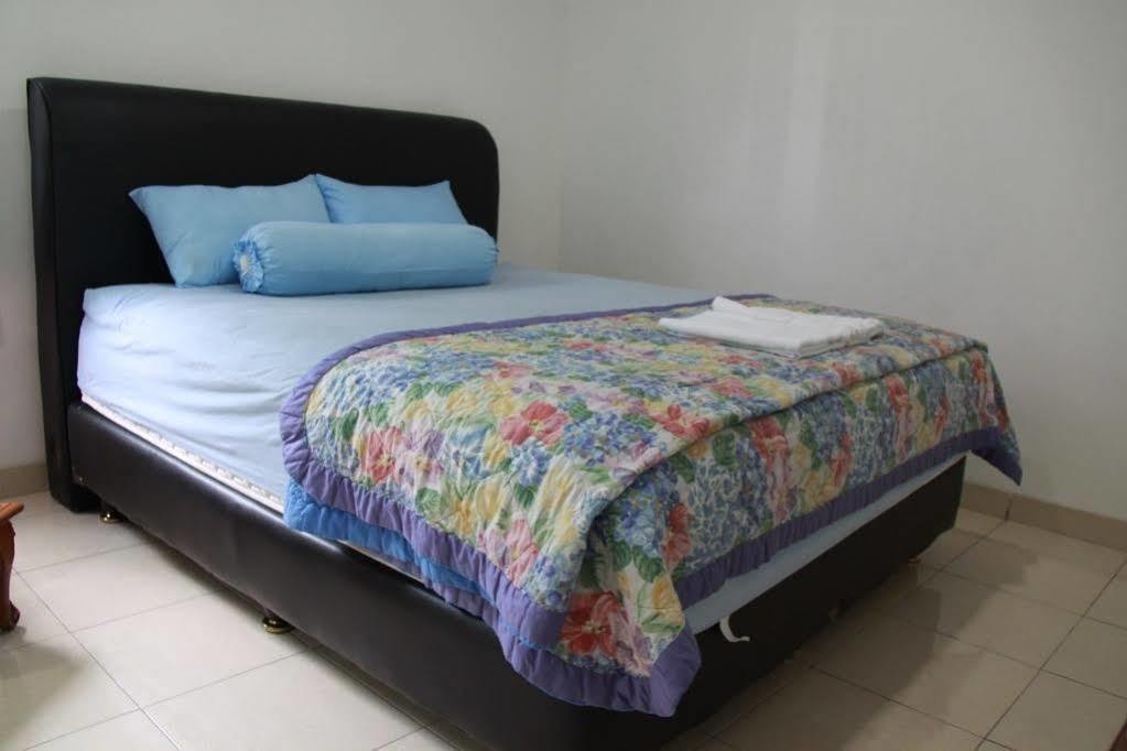Pondok Malabar Guest House Jakarta Exterior photo